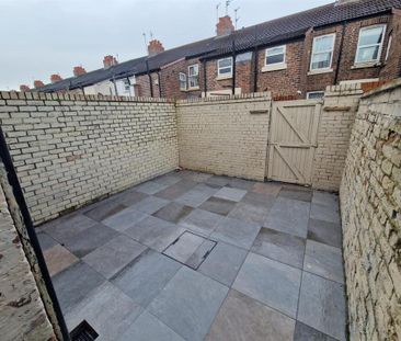2 bedroom end of terrace house to rent - Photo 5