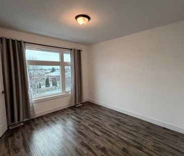 For Lease - 540 Essa Road, Barrie, Ontario - Photo 2