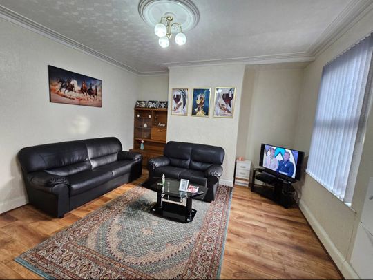 2 Bed Terraced House, Leeds, LS8 - Photo 1