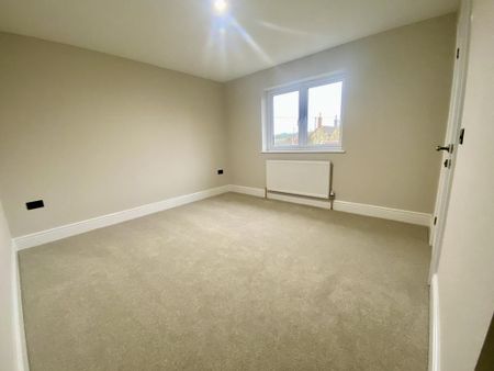 3 bedroom semi-detached house to rent - Photo 2
