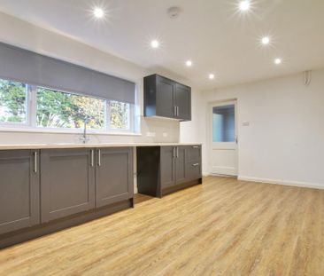 3 bedroom detached bungalow to rent - Photo 2
