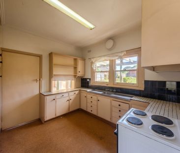 AFFORDABLE AND SPACIOUS THREE-BEDROOM HOUSE IN BOX HILL - Photo 6