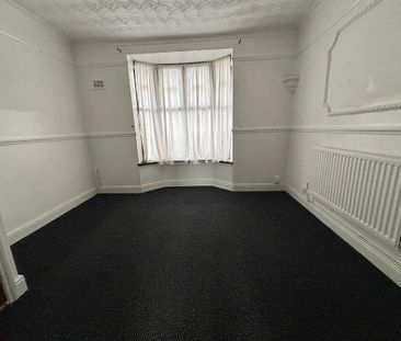 3 bedroom end of terrace house to rent - Photo 3