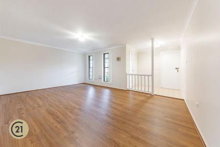 Spacious 4 Bedroom Family Home with Pool & Entertaining Area - Photo 4