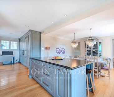 Maison à louer Mougins, Cote d'Azur, France9 000 EUR / Mois - Photo 4