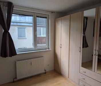Helle 4-Zimmer-Wohnung mit Lift, Blick in begrünten Innenhof - nahe Bahnhof Liesing - Photo 2