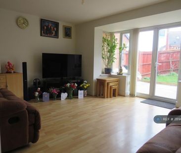 1 bedroom in a house share to rent - Photo 1