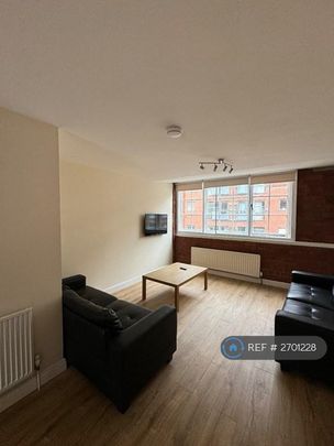 6 bedroom flat to rent - Photo 1