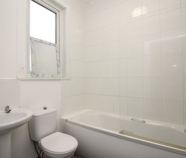 3 Bedroom Mid Terraced House - Photo 3