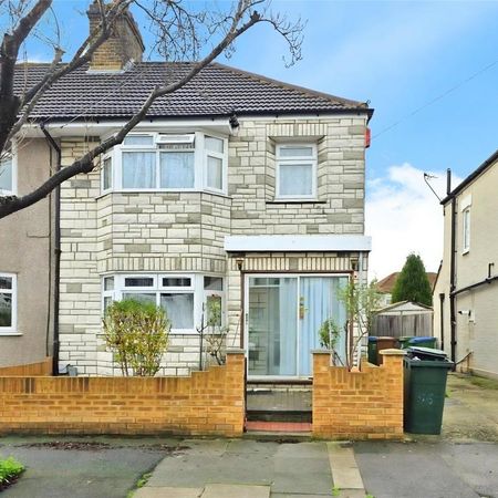 3 bedroom semi-detached house to rent - Photo 3