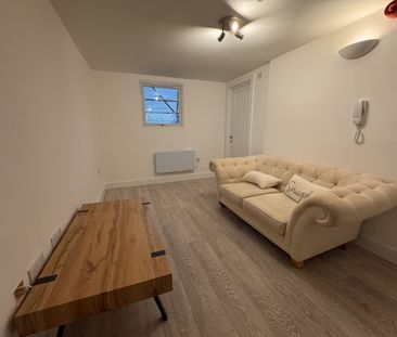 monthermer road, Cardiff - Photo 1