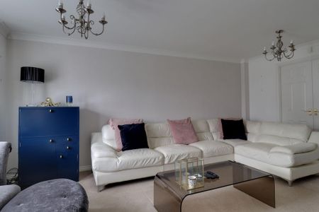 4 bedroom detached house to rent - Photo 2