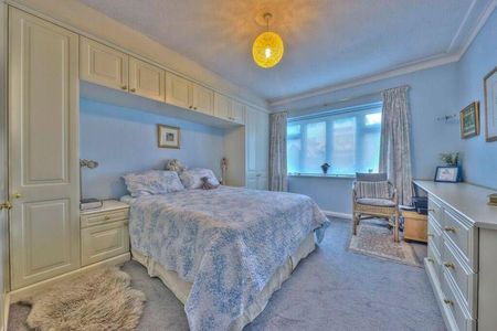 3 bedroom property to rent - Photo 2