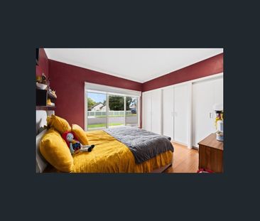 WALK TO RESTAURANTS, CAFES, CBD - Photo 3