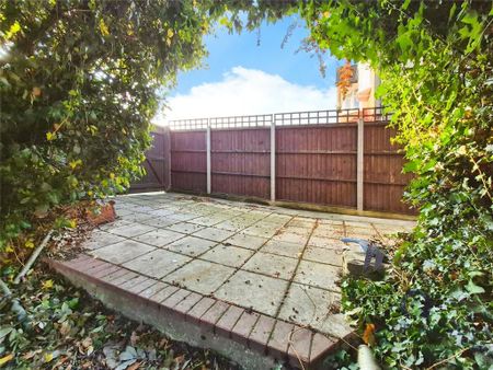 4 bedroom detached house to rent - Photo 5