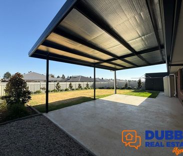 MODERN THREE BEDROOM HOME - Photo 1