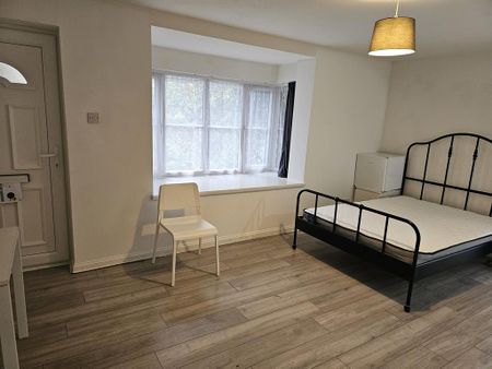 Studio to rent - Photo 2