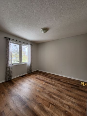 For Lease - 8 Bilbrough Street, Aurora, Ontario - Photo 5