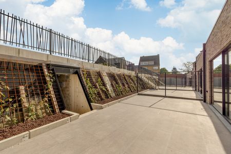 NIEUWBOUWAPPARTEMENT MET 2 SLAAPKAMERS EN TUIN - Photo 3