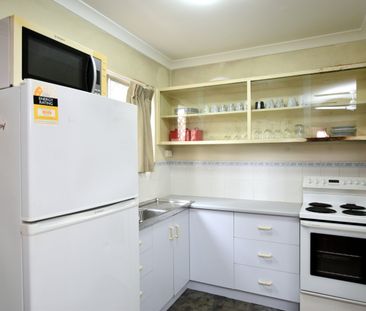 SELF CONTAINED APARTMENT - GLADSTONE CBD - Photo 5