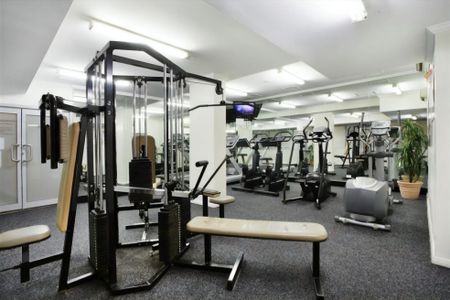 Convenient and Modern Urban Life - Photo 2