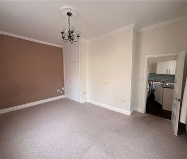 A period apartment located in a prime Bath location set just off Wa... - Photo 4