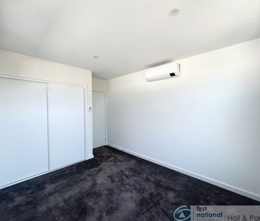 MODERN LIVING - Photo 3