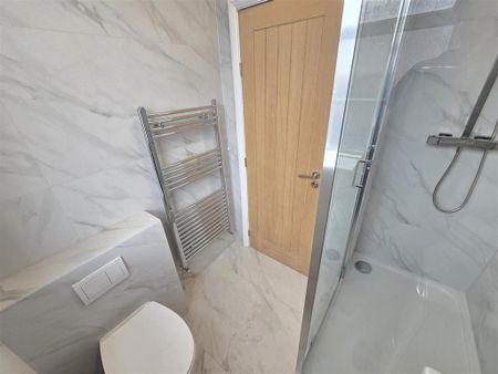 4 bedroom flat to rent - Photo 3