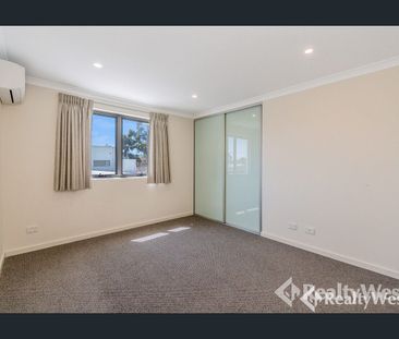 STYLISH AND SECURE. QUALITY 2 BEDROOM, 2 BATHROOM APARTMENT - Photo 4