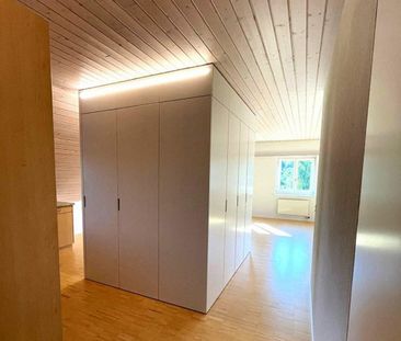 Generous 3 1/2 room penthouse apartment with renovated bathroom - Photo 5