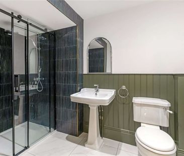 A stunning, newly renovated, apartment - Photo 1