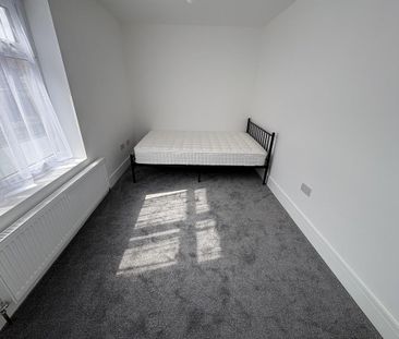 4 bedroom terraced house to rent - Photo 1