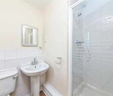 3 bedroom end of terrace house to rent - Photo 2