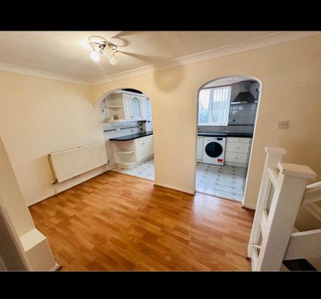 1 bedroom in a house share to rent - Photo 3