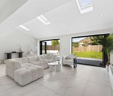 An immaculately presented detached family home extending to over 2,... - Photo 1