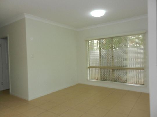 Spacious Three-Bedroom Villa with Mountain Views - Photo 1