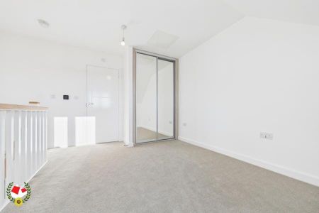 Rowan Way, Hardwicke, Gloucester - Photo 2