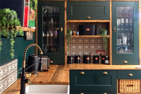 A unique family home in a tranquil setting, offering both modern living and easy access to excellent transport links and amenities. - Photo 5