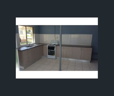 2 Bedroom Unit- Great location- Short Lease - Photo 2