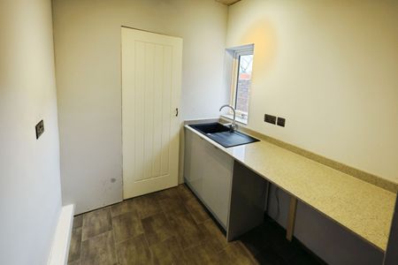 2 bedroom House To Let - Photo 4