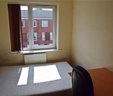 4 bedroom terraced house to rent - Photo 4