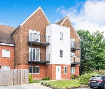 Outfield Crescent, Wokingham, RG40 - Photo 3