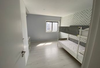 4 bedroom flat - central location (Belgian Tavern Area)