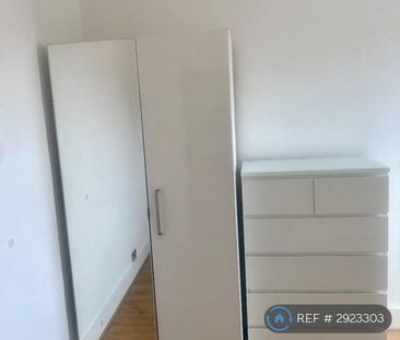 1 bedroom in a flat share to rent - Photo 4