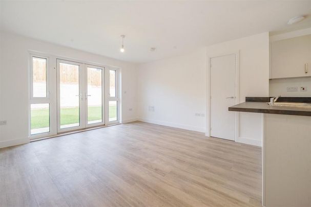 3 bedroom semi-detached house to rent - Photo 1