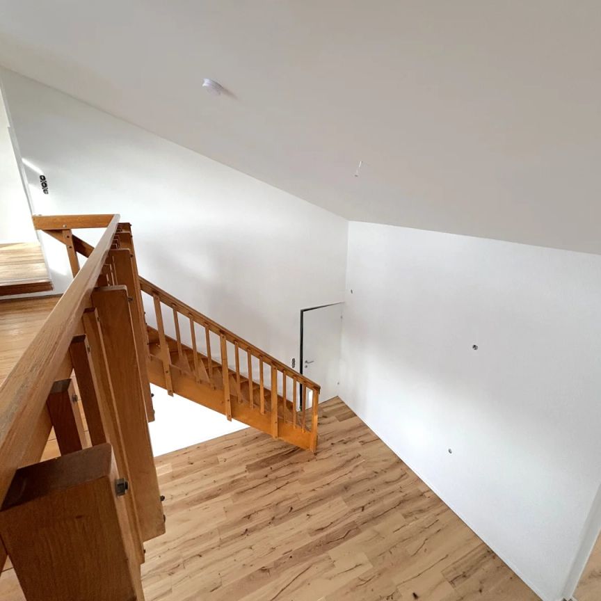 2-geschoßig: Stilvoll sanierte 6-Zimmer-Wohnung mit Terrasse und Balkon - Foto 1