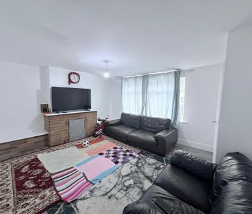 3 bedroom end of terrace house to rent - Photo 1