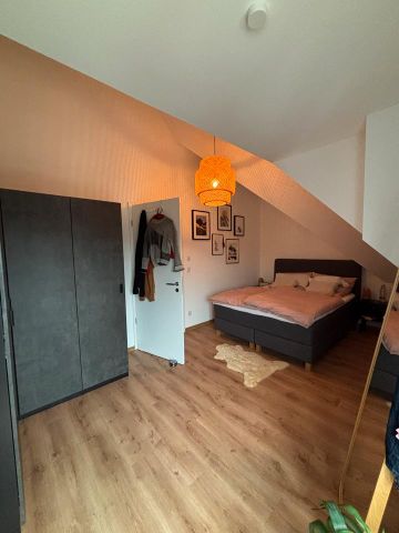 Lichtdurchflutete Dachgeschosswohnung / 3 ZKB / Schnell verfügbar - Foto 2