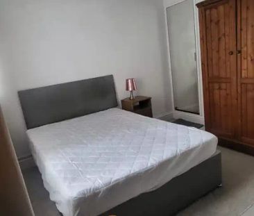 3 Bedroom 2 Bathroom Apartment - Photo 6