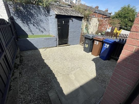 Blenheim Avenue, Barnsley - Photo 1